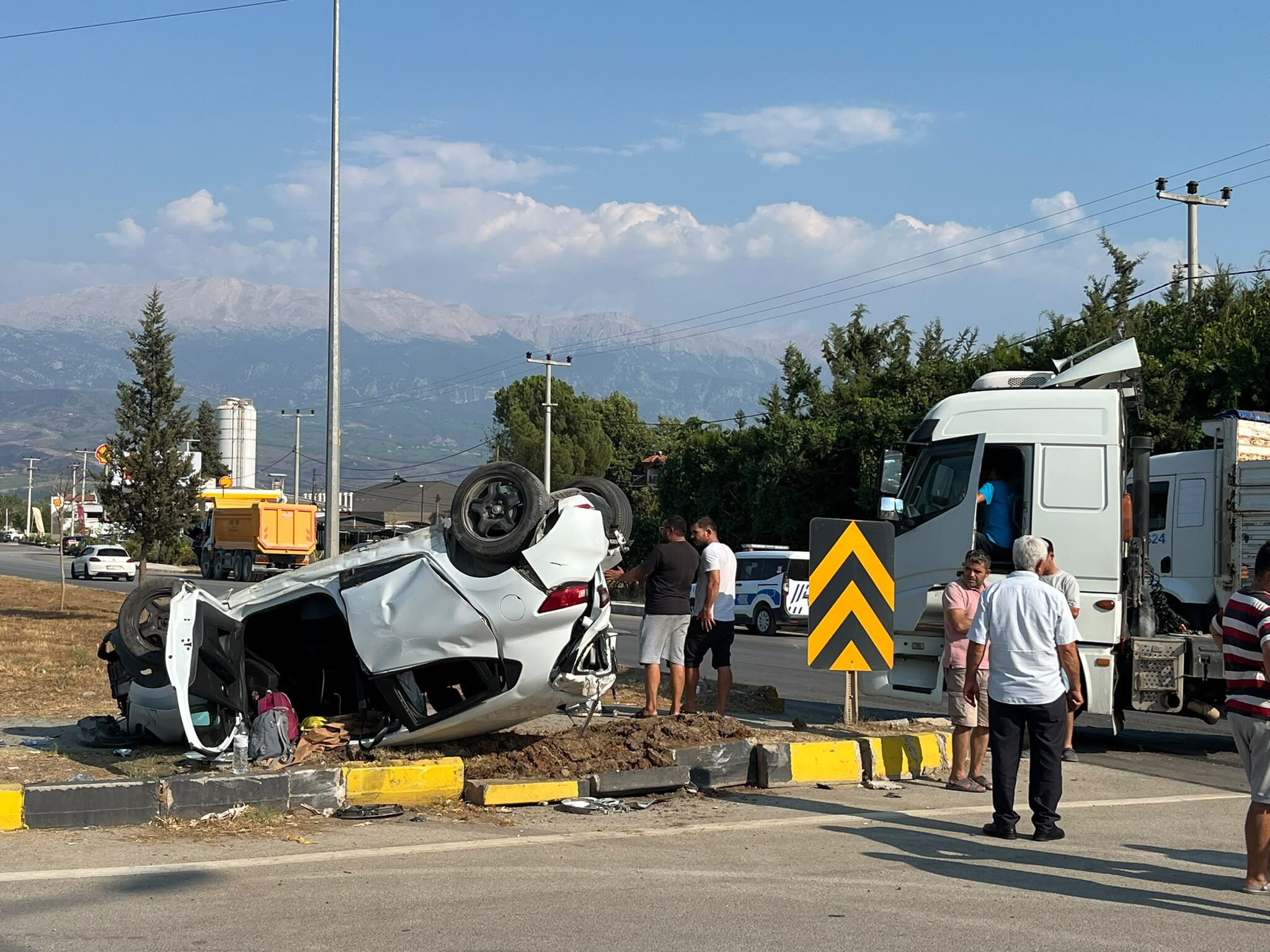 Zorlar Kavşağı’nda Tır Ile Otomobil Çarpıştı 4 Yaralı (4)